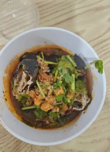 黑色灌汤臭豆腐
